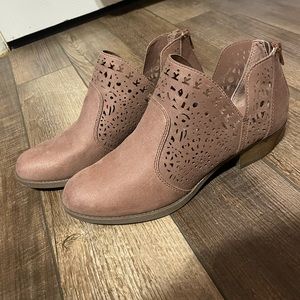 Carlos size 8 1/2 booties